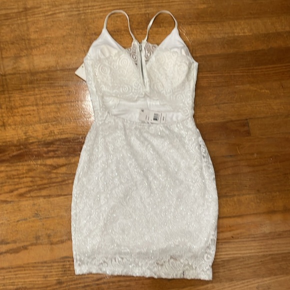 Emerald Sunday little white mini dress - Picture 2 of 8